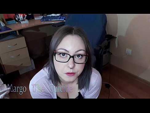 ❤️ Көзілдірік киген сексуалды қыз камерада дилдоны терең сорып алады ❤ Порно видео бойынша бізде ❌️